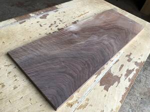 送料無料！【U463E】ウォルナット 685×240×18㎜ 板材 極上杢 乾燥材 木工 DIY 材木 天然木 無垢材《銘木すずめや》