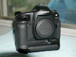 ☆CANON EOS 1Ds キャノン ボデイのみ 中古 極上品 ☆