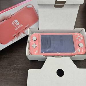 H#6238　【任天堂】NintendoSwitch Lite　ニンテンドースイッチライト本体　コーラル　ピンク　箱付き　充電器付き　中古美品