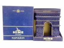 HINE NAPOLEON ハイン ナポレオン ブランデー 凱旋門 陶器ボトル 青 ブルー 箱入 未開封 古酒 G25624_画像1