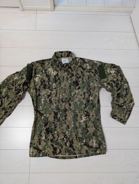 【米軍放出品】USN デジカモ 長袖シャツ ミリタリー シャツ　ブラウス海軍　NAVY medium regular ①