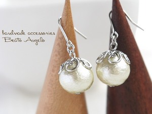 ◇◆+angelo+コットンパールの一粒ピアス(p-377)ミント S 10mm 花座 シンプル ライトグリーン チタン 樹脂 イヤリング