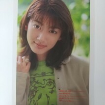 け-024『雑誌グラビア ラミネート加工』『佐藤藍子 パジャマ 当時二十歳』週刊少年マガジン 1997年10月8日号 B5 4枚7ページ ※15_画像6