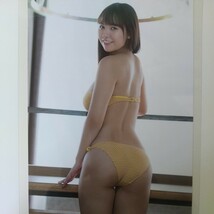 さ-001『雑誌グラビア ラミネート加工』『本郷柚巴 NMB48 グラビアエース 撮り下ろし 水着』FRIDAY 2022年10月7日発行 A4 5枚10ページ ※15_画像3