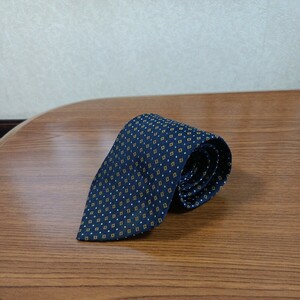 JUNKO SHIMADAジュンコシマダ　ネクタイ　ドット柄　ネイビー　紺　総柄　ビジネス　絹シルク１００％