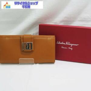 フェラガモ　2つ折り　長財布　レザー　キャメル　Salvatore Ferragamo