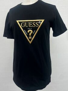 ゲス　GUESS Tシャツ トップス　カットソー　ブラック 半袖Tシャツ 丸首　コットン　ゴールド　黒　ブラック　ロンT ロックバンド 風