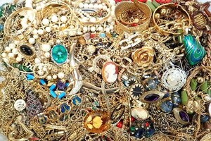 5161[M] gorgeous!! large amount!!* accessory set sale approximately 5kg* Vintage / Gold color / multicolor / cameo manner / coin motif / flat / shell 