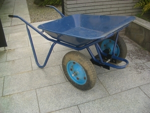  wheelbarrow body . two wheel car easy able to car axis metal fittings. //
