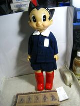 ・未展示品 現状●ビリケン商会●復刻版 鉄腕アトム 学生服●ソフビ ドール 人形●約45センチ_画像3