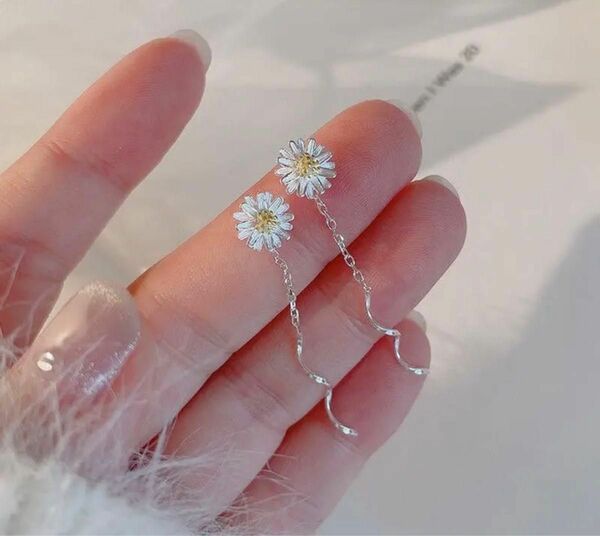 ピアス　ロングフラワー　菊の花　