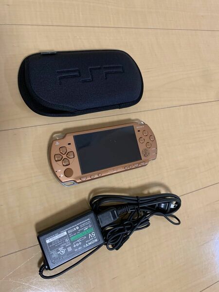 PSP２０００　SONY モンスターハンター2ndGオリジナルデザイン版　充電ケーブル　メモリースティック4GＢ　PSPケース