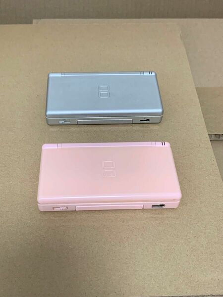 任天堂DS Lite 本体　充電器一つ　ソフト8つ　 ノーブルピンク　グロスシルバー