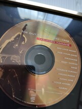 希少 山根康広 ゴールドディスク CD THE OUT tracks 1990-1998 額 歌手 _画像2