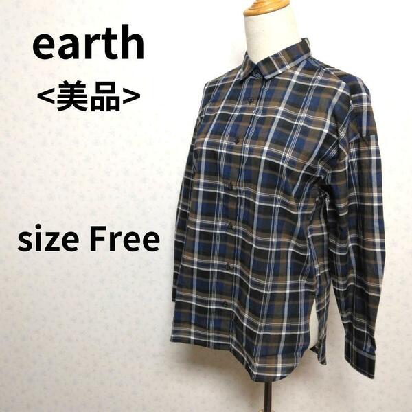 【美品】earth music&ecology チェック柄 ネイビー色 長袖60ローンシャツ トップス フリーサイズ レディース