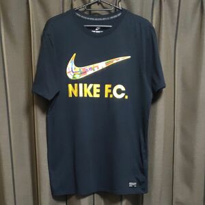 NIKE　ナイキ　Tシャツ　М