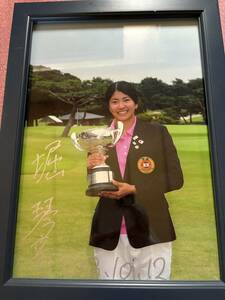 ★JLPGA 日本女子プロゴルフ★堀琴音選手(アマチュア時代) サインフォト★A4サイズ★額装　木製　ガラスカバー★