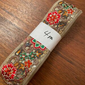 インド刺繍リボン　4m ハーフ　カット可　花　チュール　ハンドメイド　2441937-1
