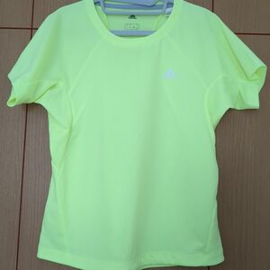 adidas　Ｔシャツ　サイズ１５０〜１６０程度