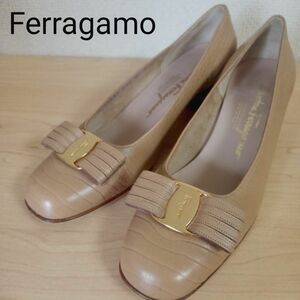 サルヴァトーレ フェラガモ クロコ調パンプス　サイズ 6　ベージュ　ヴァラリボン Ferragamo　エレガント靴　