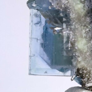 美色宝石質 グリーンコア ゾーニング パープリッシュブルー 天然 フローライト クラスター 26g 天然石 結晶 鉱物 標本 コレクションの画像8