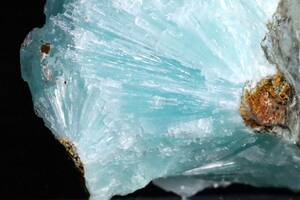 心地よい最高の色味 ライトアクアブルーのキラキラ 中国 雲南省産 天然 アラゴナイト 71g 天然石 結晶 原石 鉱物 標本 