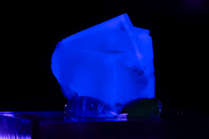 超超美蛍光★彡 入手困難な 可愛い 天然 ライラック フローライト 1999年閉山 イギリス Frazer's Hush鉱山産 0.6g 結晶 鉱物 標本