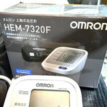 OMRON オムロン 上腕式血圧計　HEM-7320F 動作品 (B4118)_画像4