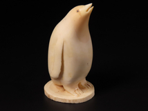 【ONE'S】マッコウクジラ 抹香鯨 歯牙彫刻 『ペンギン』 置物 総重量425g 極上細密彫刻 古美術品_画像4