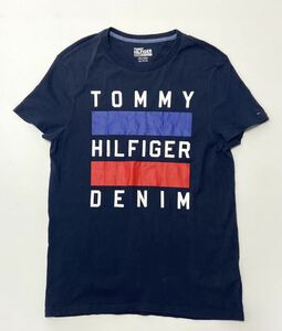 衝撃プライス！『XS入手困難希少サイズ！』【TOMMY HILFIGERトミーヒルフィガー デニム】ロゴプリント 半袖Tシャツ/ネイビー/I9