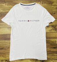 衝撃プライス！『王道ベーシックロゴ！』【TOMMY HILFIGER トミーヒルフィガー/ロゴプリント】半袖Tシャツ【L/G・男女兼用/ホワイト】I54_画像1