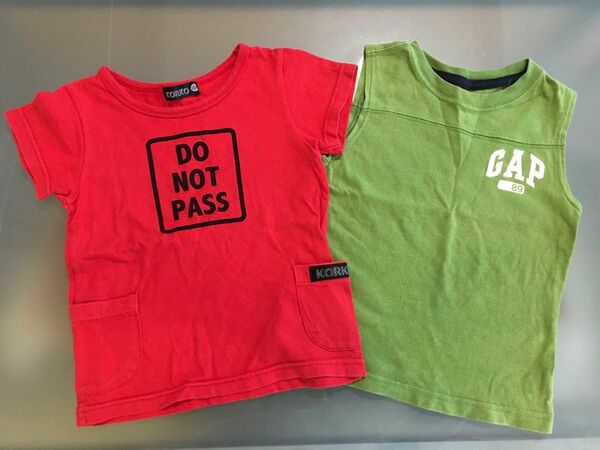 赤いＴシャツ　GAPグリーンノースリーブ　男の子　タンクトップ　半袖　１００㎝