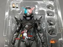 ta0511/27/30 現状品 フィギュア S.H.Figuarts 仮面ライダービルド ラビットタンクハザードフォーム 仮面ライダービルド TAMASHII NATION_画像5