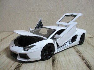 burago BBurago 1/18 Lamborghini Aventador LP700 White / Lamborghini Aventador LP700-4