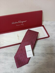 参考価格25300円　未使用　フェラガモ　ネクタイ　Salvatore Ferragamo ネクタイ