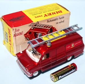 DINKY Dinky 286 Ford тигр njito van пожарная машина красный M красный meta бумага с коробкой .. установка и снятие шланг место хранения FORD TRANSIT VAN FIRE APPLIANCE