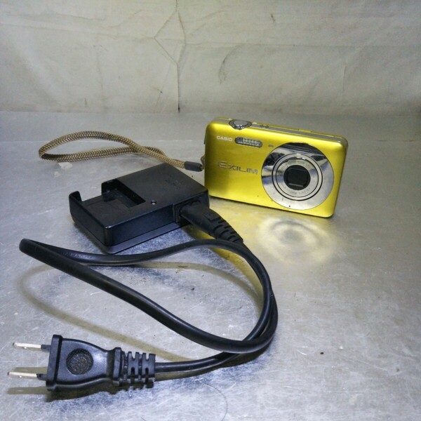 送料無料(４M1216)CASIO　カシオ　EXILIM（エクシリム）コンパクトデジタルカメラ　コンパクトカメラ　EX-Z800