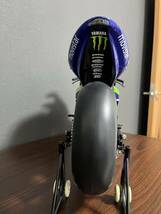 デアゴスティーニ　YAMAHA YZR-M1 バレンティーノ・ロッシ モデル_画像4