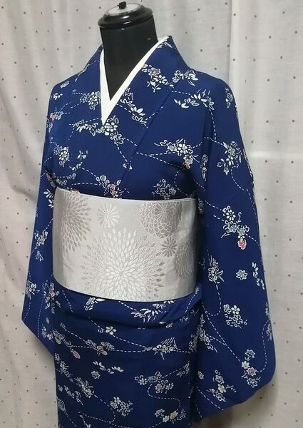 単衣着物 正絹 紺色地に小花柄 広幅襟 手縫い