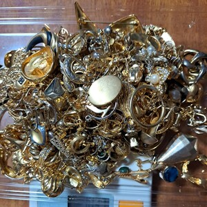  Gold color Vintage necklace bracele brooch earrings etc. approximately kg summarize set 