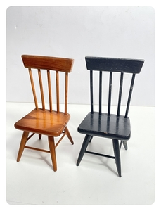 ● コレクター必見 木製 ミニチュア 椅子 2点 イス チェア ドールハウス オブジェ 置物 飾り インテリア 雑貨 ディスプレイ Ja134