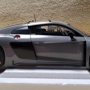 [未展示品] 1/18 オートアート アウディ R8 LMS PLAIN COLOR VERSION (NARDO GREY) 81801の画像5