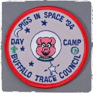 BT42 90s BSA PIGS IN SPACE DAY CAMP BUFFALO TRACE COUNCIL ボーイスカウト ワッペン パッチ ロゴ エンブレム 米国 輸入雑貨 豚 刺繍