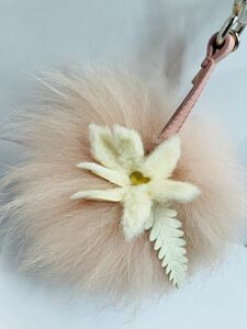 [ beautiful goods ] FENDI Fendi bag charm pink white raccoon rabbit fur pink flower key holder 