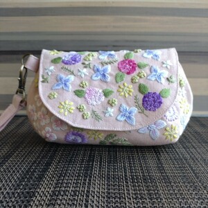 [ hand made ] hand embroidery .... Mini pouch 