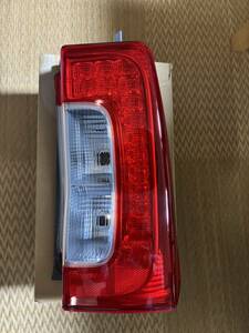 未使用新品！ タント LA600S LA610S 右テールランプ LED 81551-B2350 KOITO 220-51391　クリップ付き