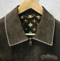 LOUIS VUITTON 銀座店 ルイヴィトン 未使用 24SS エンブロダイリー スエード ジャケット 1AFPW7 size:44 茶系 95025_画像6