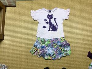 ANNA SUI mini 猫ちゃんのTシャツ　110cm お袖がかわいいです