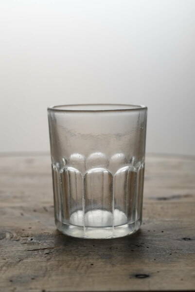 古い型吹きガラスの肉厚な面取りビストログラス / 19-20世紀・フランス / 硝子 ワイングラス アンティーク 古道具