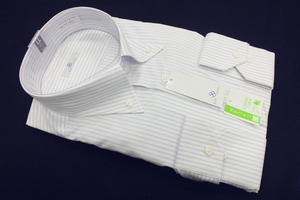 7【BlueRiver】ボタンダウン・綿高率混長袖シャツ・普通体・ホワイト地にグレー系の縞/襟回り43㎝-裄丈84㎝